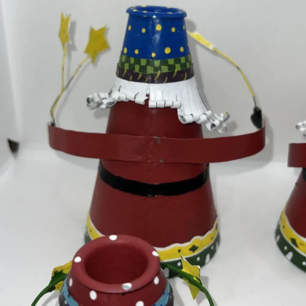 4 Vintage Christmas Cone-shaped Santa Metal Candle Holder Set Of‎ 4 w/Stars